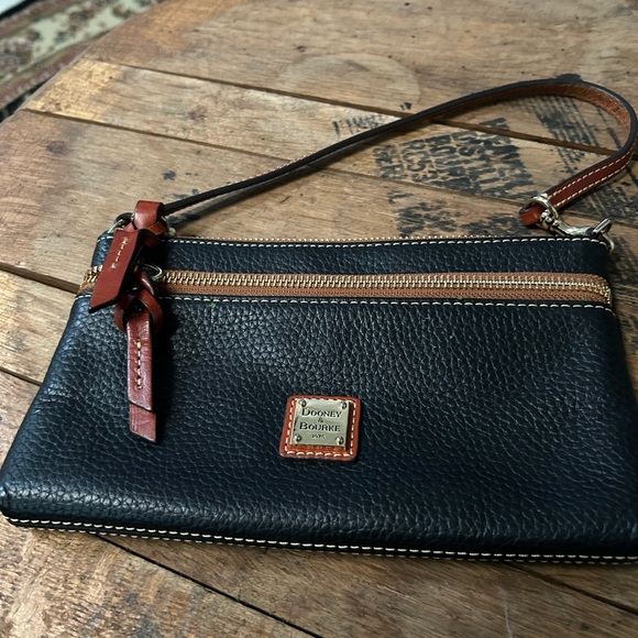 Dooney & Bourke Black and Brown tote bag with wristlet - Picture 4 of 5